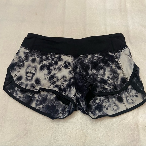 Lululemon Run Speed Shorts Black White Floral Obscurred Black 2246 - Picture 3 of 10